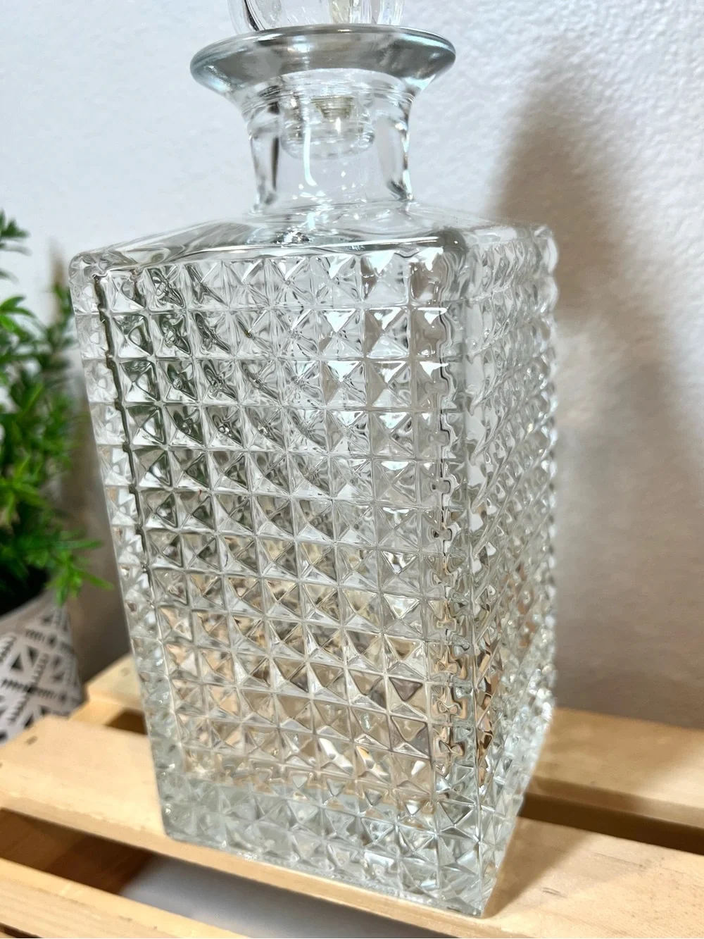 Luigi Bormioli Mixology 26.5 oz Elixir Decanter w Mismatched Flame Stopper